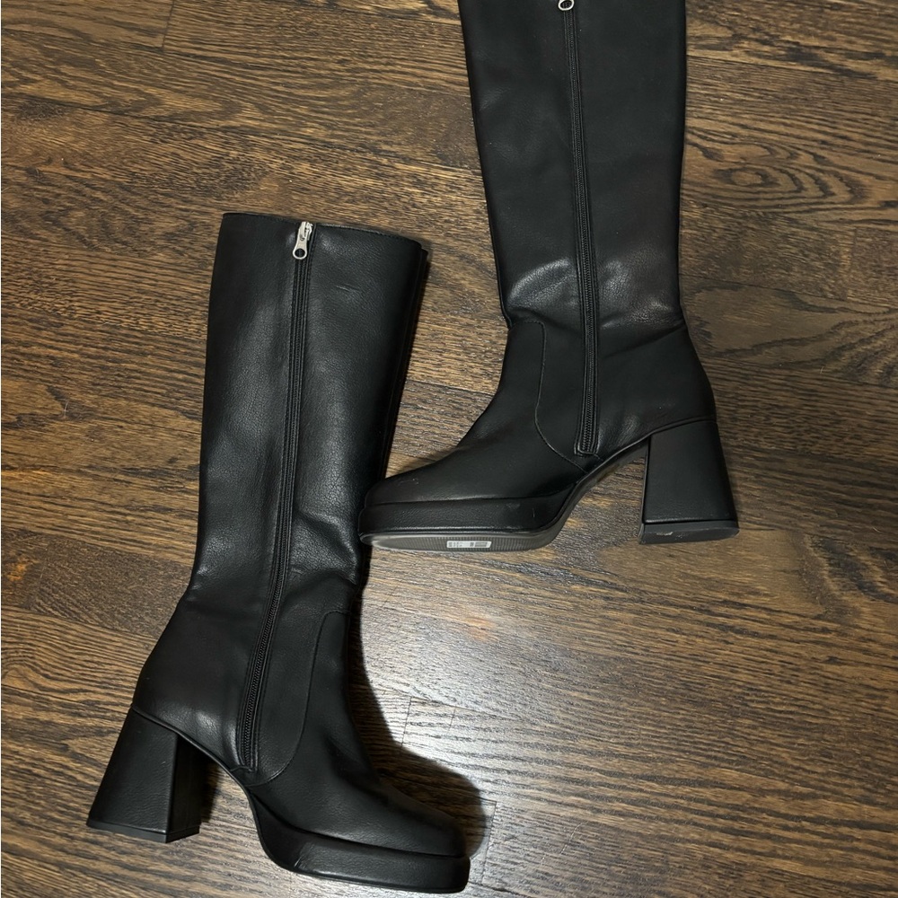 Elegant Black Knee-High Women's Boots